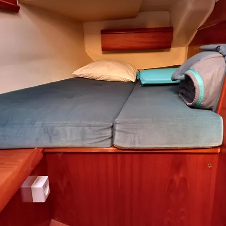 Ботель Voilier Sun Odyssey 42 *