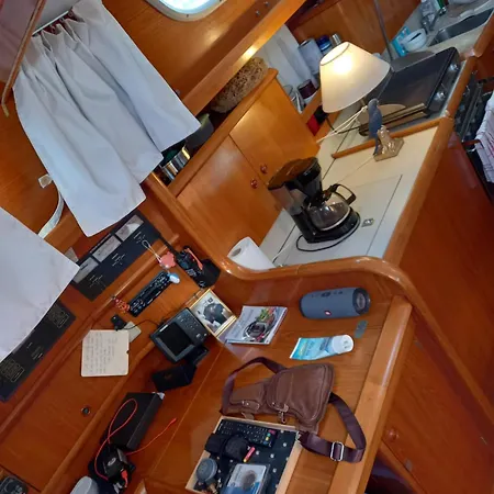 Voilier Sun Odyssey 42 Ботель